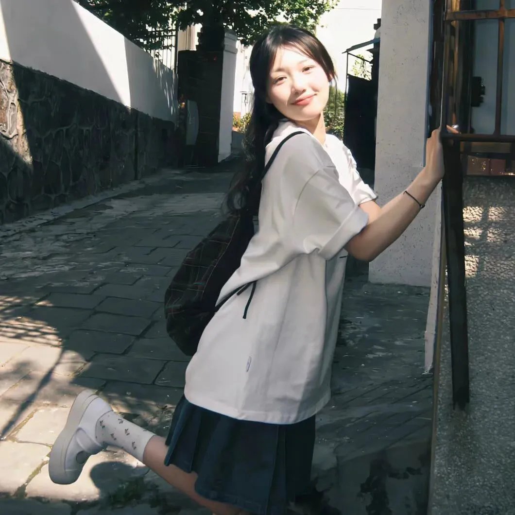 春曲丽影 在线观看封面